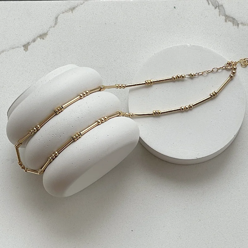 Elegant necklaces and pendants with gold chains for a chic, timeless appearance-Blanco Necklace