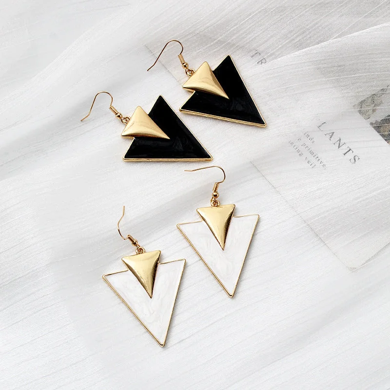 Crystal Drop Earrings for Sparkle -Wholesale New Women's Popular Fashion Inverted Triangle Black Temperament Alloy Earrings