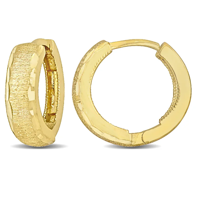 Lightweight hoop earrings for comfortable and all-day wear-Mimi & Max 14mm Textured Design Huggie Earrings in 14k Yellow Gold